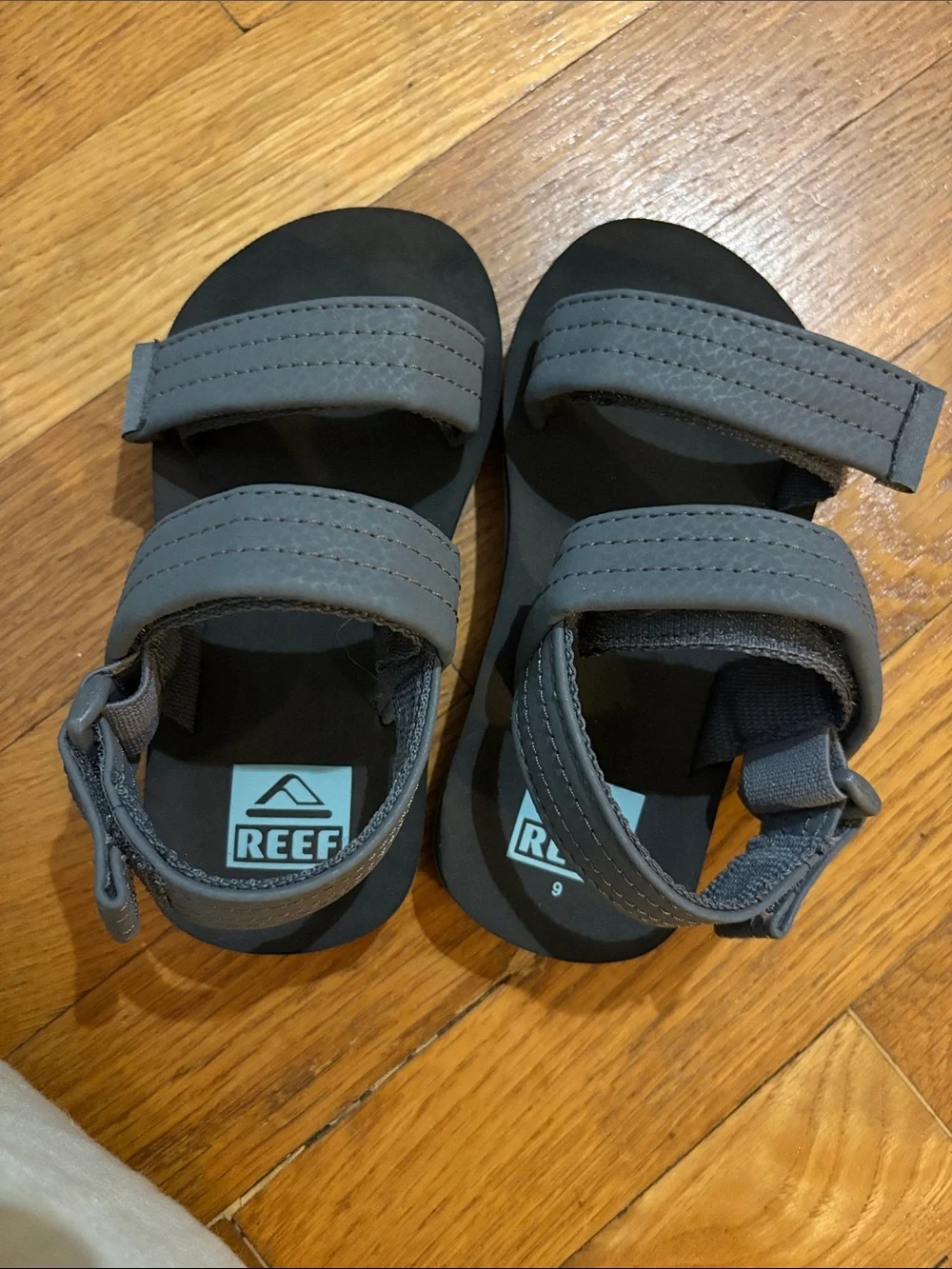NWOT Reef toddler Gray Hook-and-Loop Sandals